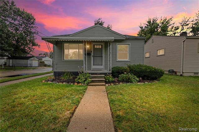 front view picture of 150 E Barrett Ave, Madison Heights, MI. 48071