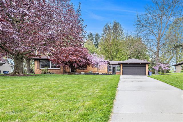 front view picture of 521 Oakleighnw  Avenue, Grand Rapids, MI. 49504