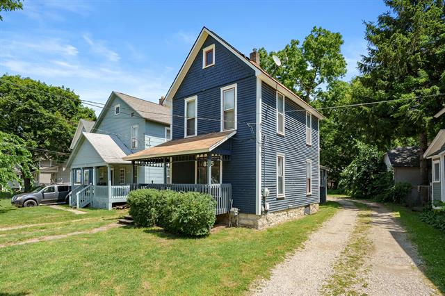 front view picture of 825 Oakland Drive, Kalamazoo, MI. 49008