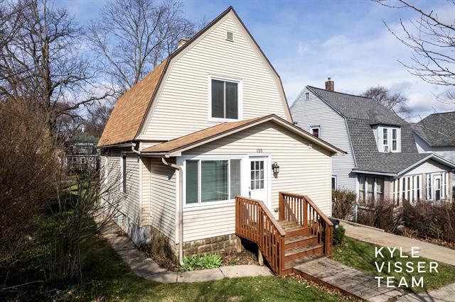 front view picture of 135 Housemanne  Avenue, Grand Rapids, MI. 49503