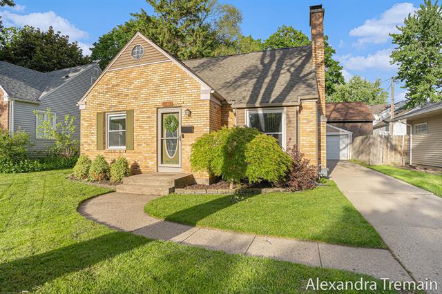 front view picture of 1046 Kenesawse  Drive, Grand Rapids, MI. 49506