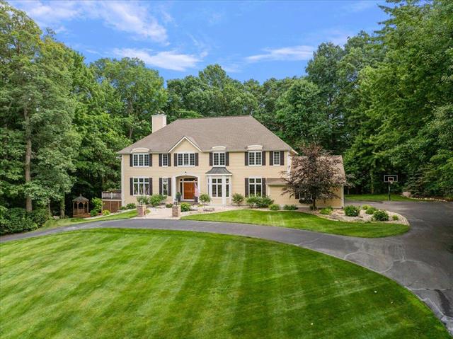 front view picture of 4608 Old Grand Riverne  Trail, Ada, MI. 49301