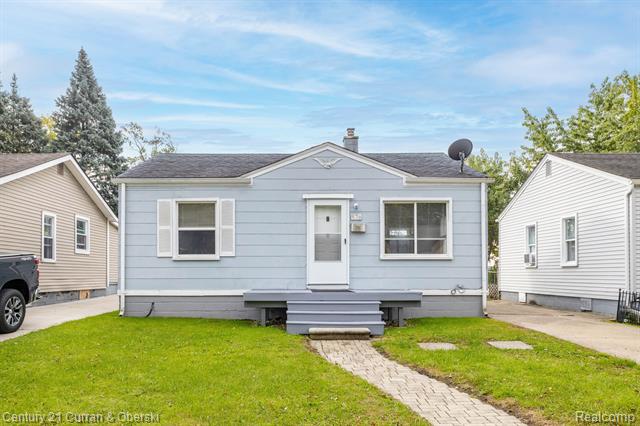 front view picture of 576 E Barrett Ave, Madison Heights, MI. 48071