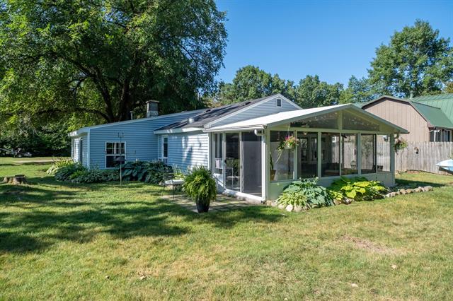 front view picture of 11225 Birch Park Drive, Stanwood, MI. 49346