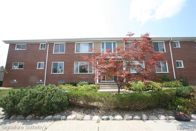 front view picture of 361 N Eton St, Birmingham, MI. 48009