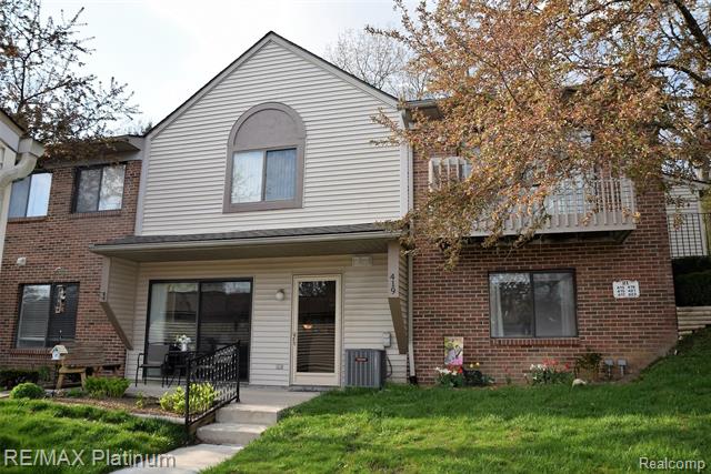 front view picture of 419 Water Tower Circle, Brighton, MI. 48116