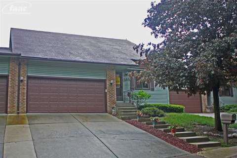 front view picture of 584 Oakbrook Circle, Flushing, MI. 48433