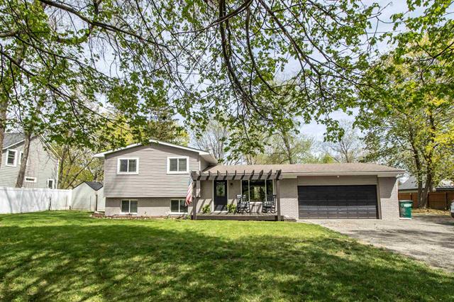front view picture of 6280 Main St, Clarkston, MI. 48346