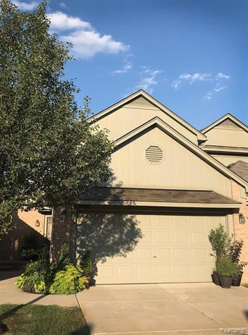 front view picture of 4928 Royal Cove Drive, Shelby Township, MI. 48316