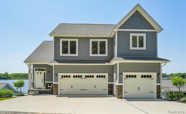 front view picture of 6652 Westminister Street, Fenton, MI. 48430