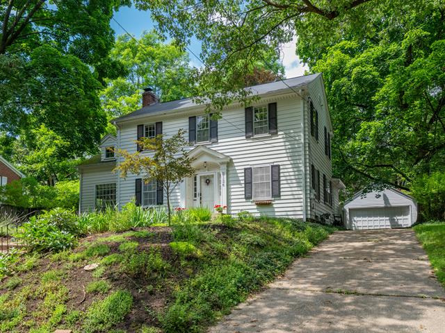 front view picture of 2126 Benjamin Avenue, Kalamazoo, MI. 49008