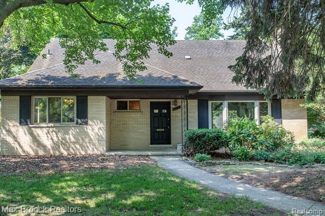 front view picture of 25695 York Rd, Royal Oak, MI. 48067