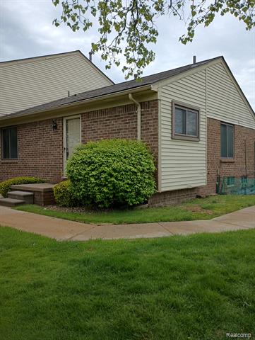front view picture of 48600 Sugarbush Rd, New Baltimore, MI. 48047