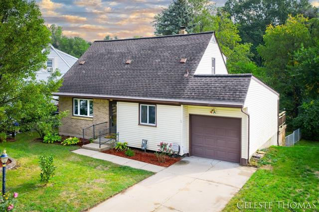 front view picture of 4148 Chadwick Avenue, Grand Rapids, MI. 49525