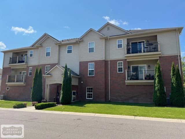 front view picture of 5656 Flagstaff Pines Drive, Utica, MI. 48317