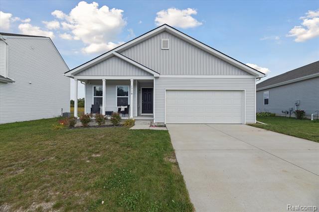 front view picture of 1710 Woodbridge Park Avenue, Lapeer, MI. 48446
