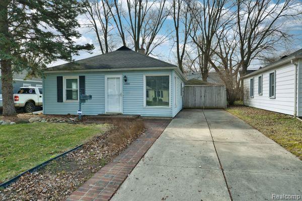 front view picture of 2200 Brockton Ave, Royal Oak, MI. 48067