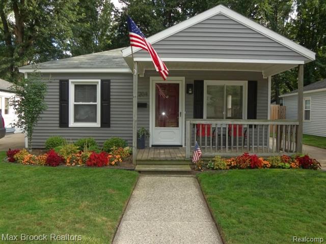front view picture of 2204 Brockton Ave, Royal Oak, MI. 48067