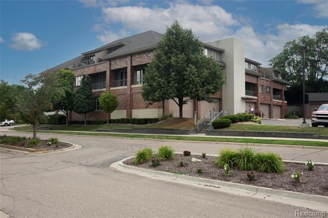 front view picture of 714 N Main St. Unit 206, Rochester, MI. 48307