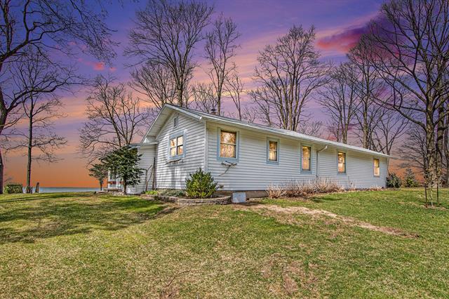 front view picture of 4928 Pier Road, Coloma, MI. 49038