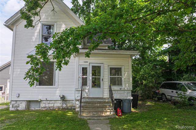 front view picture of 1226 W Genesee Street, Lapeer, MI. 48446