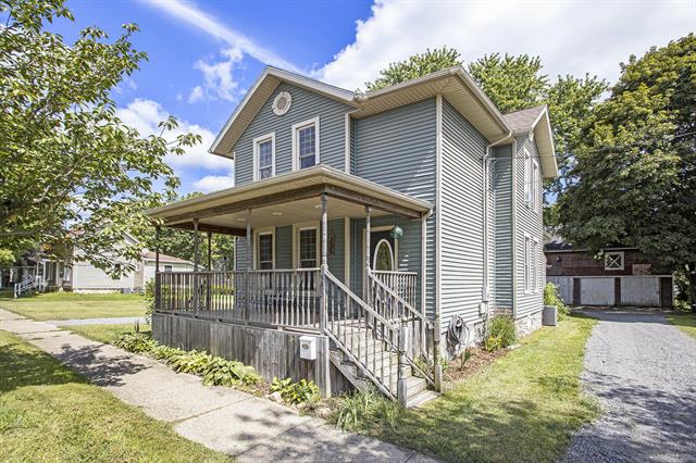 front view picture of 325 S Kalamazoo Avenue, Marshall, MI. 49068