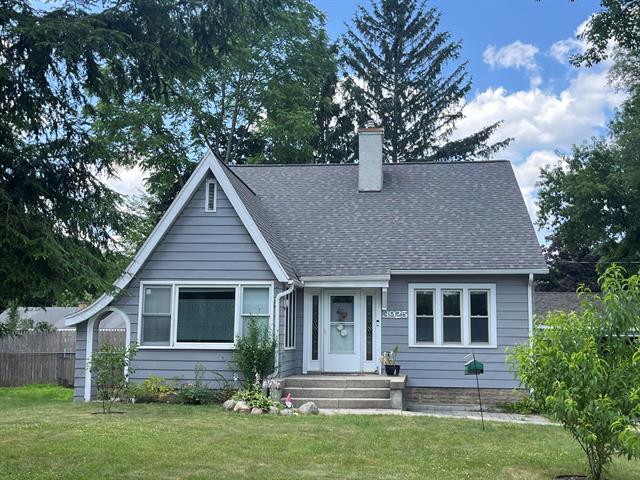 front view picture of 3925 Miramarne  Avenue, Grand Rapids, MI. 49525