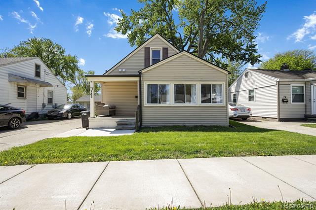 front view picture of 71 E Dallas Ave, Madison Heights, MI. 48071