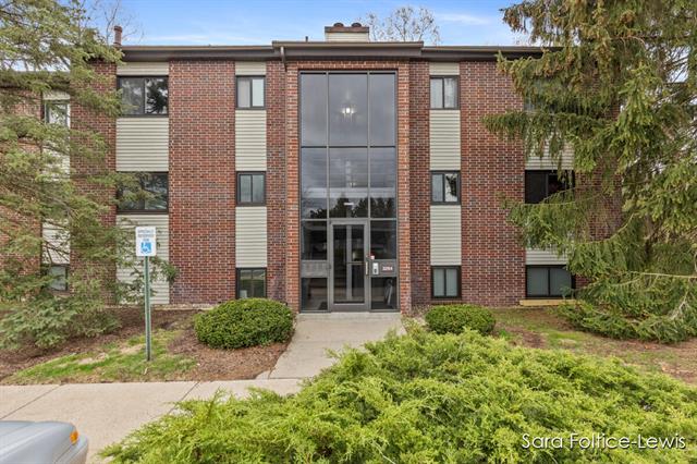 front view picture of 3294 Devonwood Hillsne  Drive, Grand Rapids, MI. 49525
