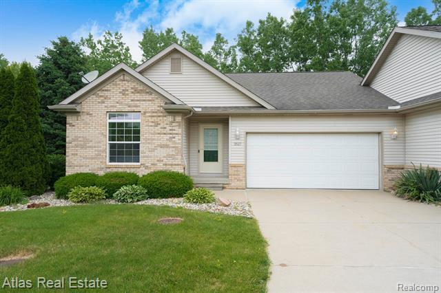 front view picture of 3527 Applewood Lane, Grand Blanc, MI. 48439