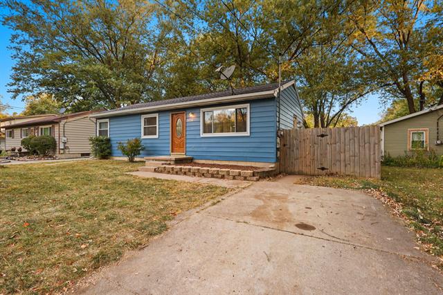 front view picture of 2804 Midwood Street, Lansing, MI. 48911