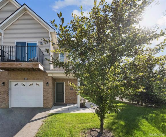 front view picture of 9930 Ridge Run, Howell, MI. 48855