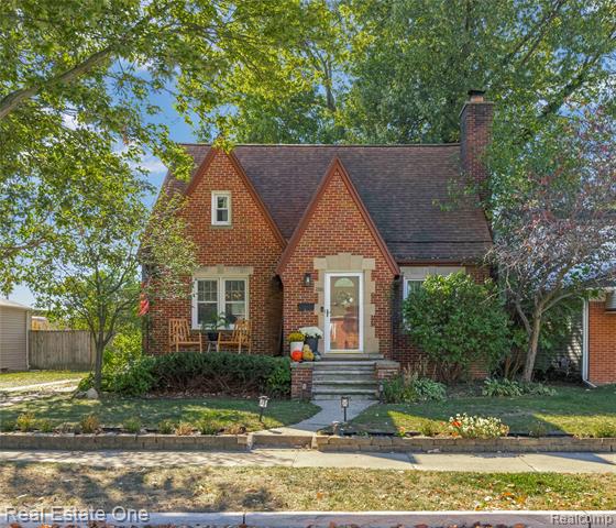 front view picture of 2500 Brockton Ave, Royal Oak, MI. 48067