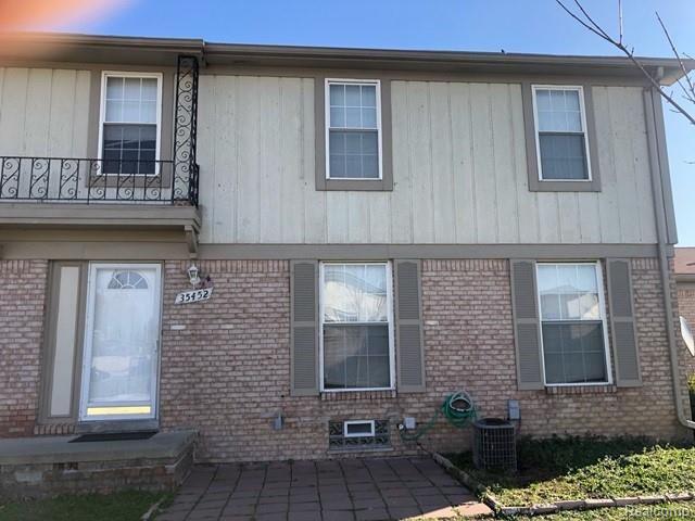 front view picture of 35452 Tanglewood Drive, Sterling Heights, MI. 48312