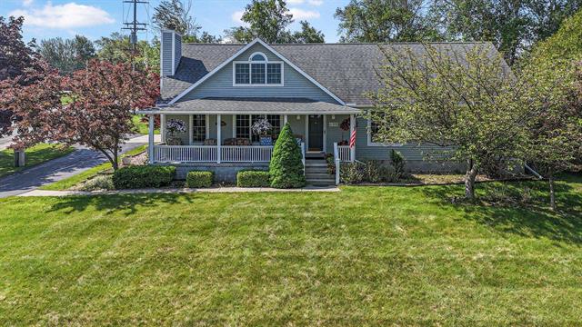 front view picture of 699 Harbor Drive, Manistee, MI. 49660