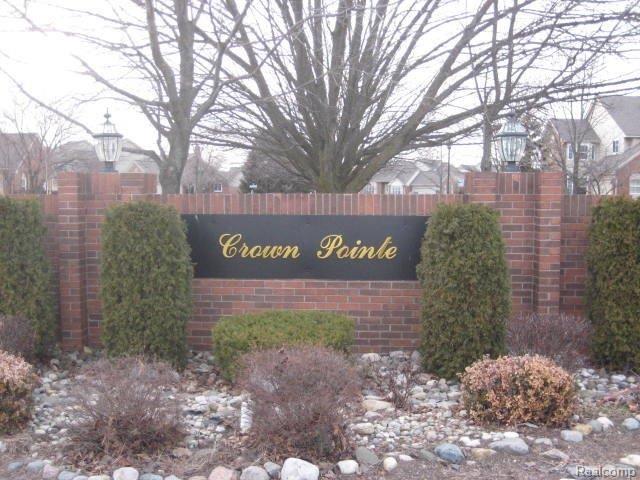 front view picture of 15696 Golfview Dr Court, Riverview, MI. 48193