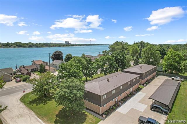 front view picture of 1627 S Riverside Ave # D-30, Saint Clair, MI. 48079