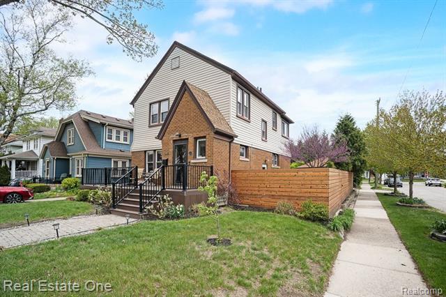 front view picture of 1039 Longfellow Ave, Royal Oak, MI. 48067