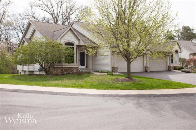 front view picture of 4231 Willow Lanene  Drive, Grand Rapids, MI. 49525