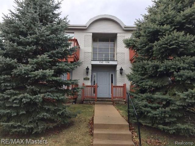 front view picture of 1756 Fort St # 24, Trenton, MI. 48183