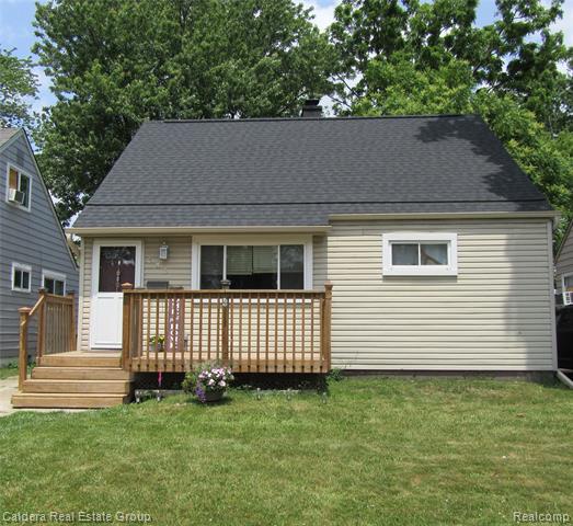 front view picture of 933 E Dallas Ave, Madison Heights, MI. 48071