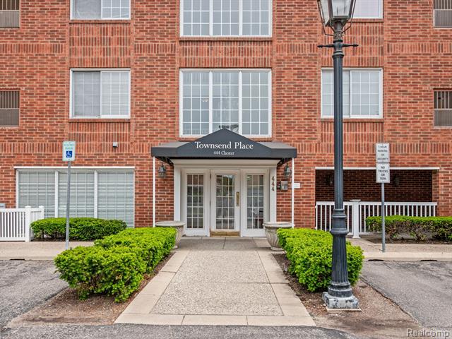 front view picture of 444 S Chester St, Birmingham, MI. 48009