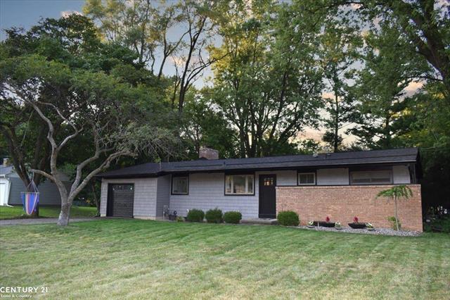 front view picture of 2330 Kewanee Way, Okemos, MI. 48864
