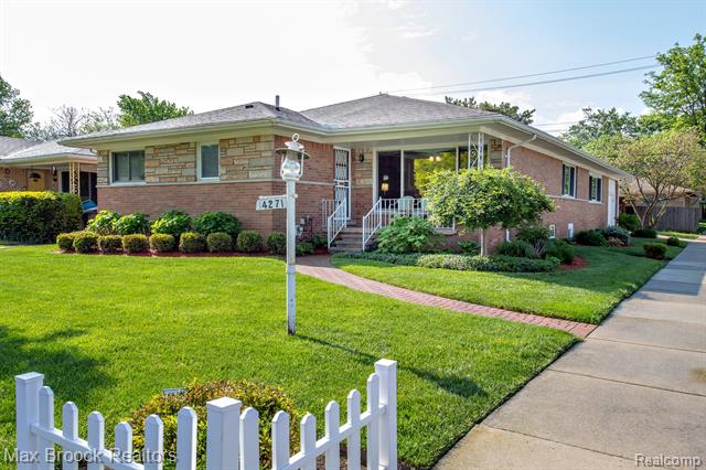 front view picture of 14271 Lincoln St, Oak Park, MI. 48237