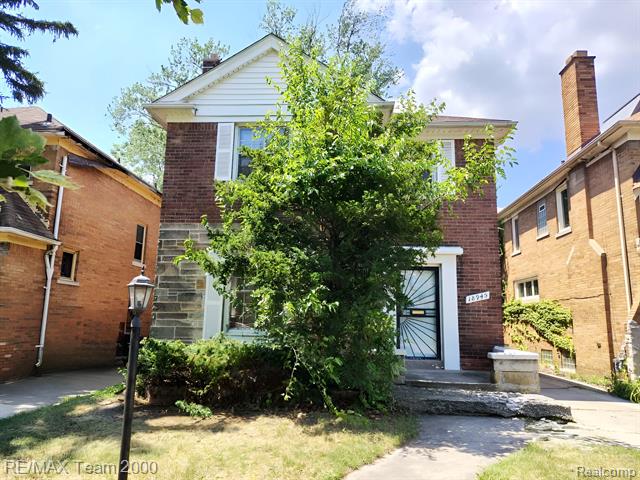 front view picture of 18945 Santa Barbara Drive, Detroit, MI. 48221