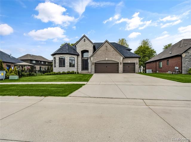 front view picture of 50011 N Anita Way, Macomb, MI. 48044
