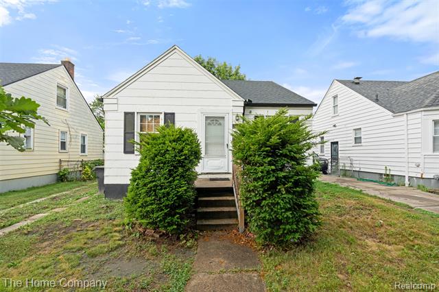 front view picture of 7313 Grandville Avenue, Detroit, MI. 48228