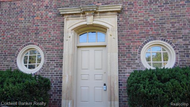 front view picture of 15530 Windmill Pointe Drive, Grosse Pointe, MI. 48230