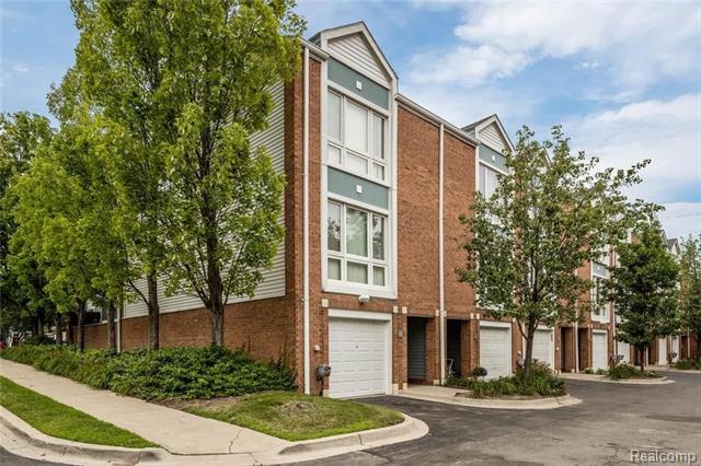 front view picture of 274 Main Sail Ct # 27, Detroit, MI. 48207