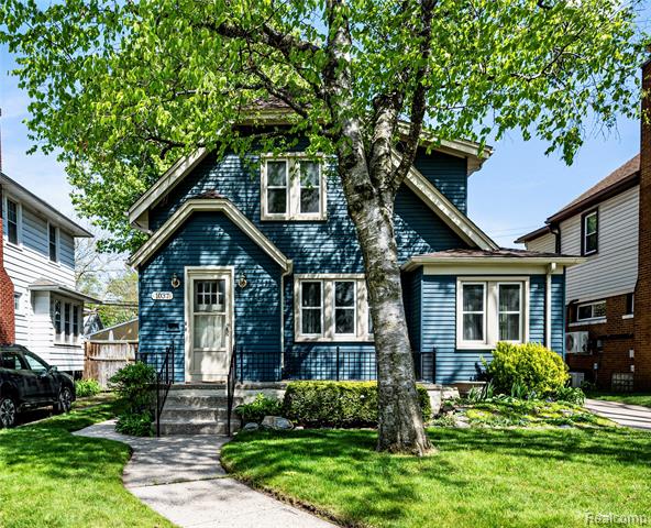 front view picture of 1037 Longfellow Ave, Royal Oak, MI. 48067
